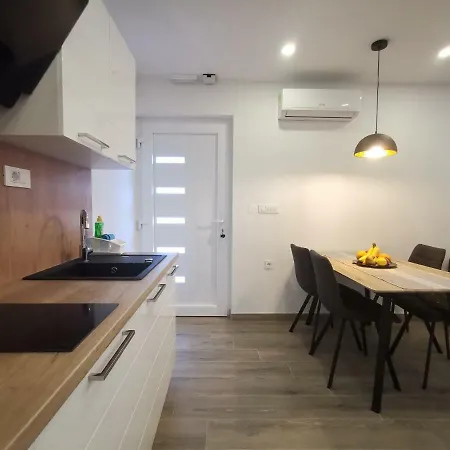 Tonkita With Jacuzzi * מאקרסקה