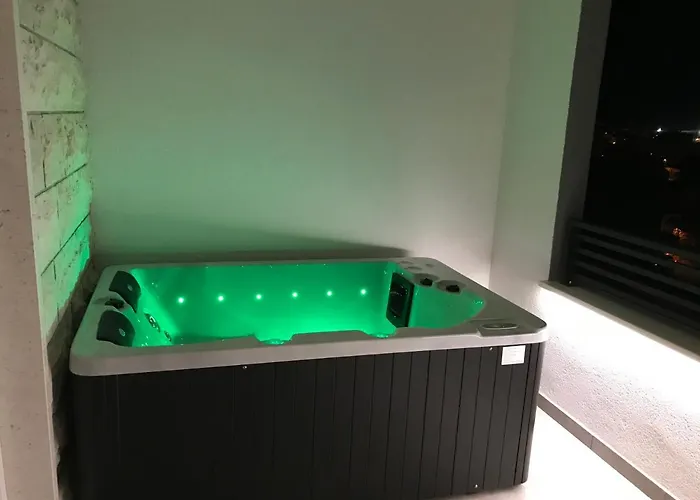 Tonkita With Jacuzzi Daire *