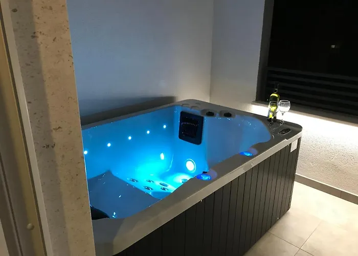 Tonkita With Jacuzzi Daire