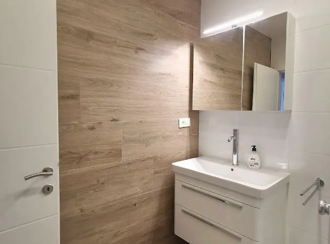 Daire Tonkita With Jacuzzi Makarska