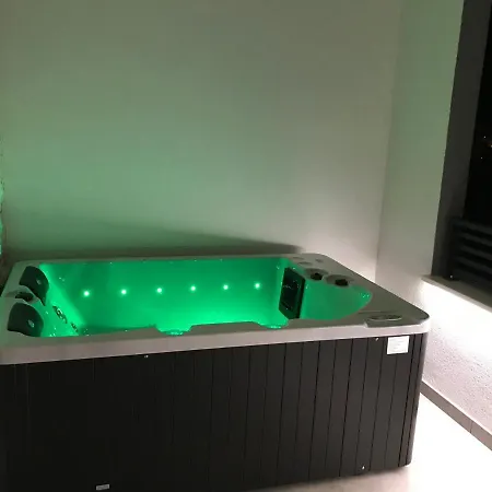 Tonkita With Jacuzzi Apartment *