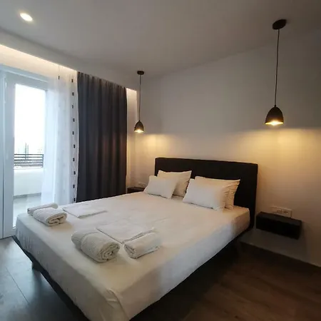 Tonkita With Jacuzzi * Макарська