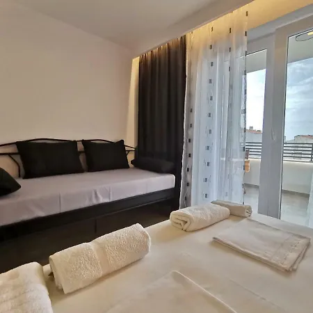 Tonkita With Jacuzzi Apartment Makarska