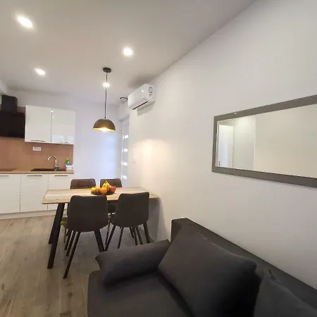 Tonkita With Jacuzzi * Макарська