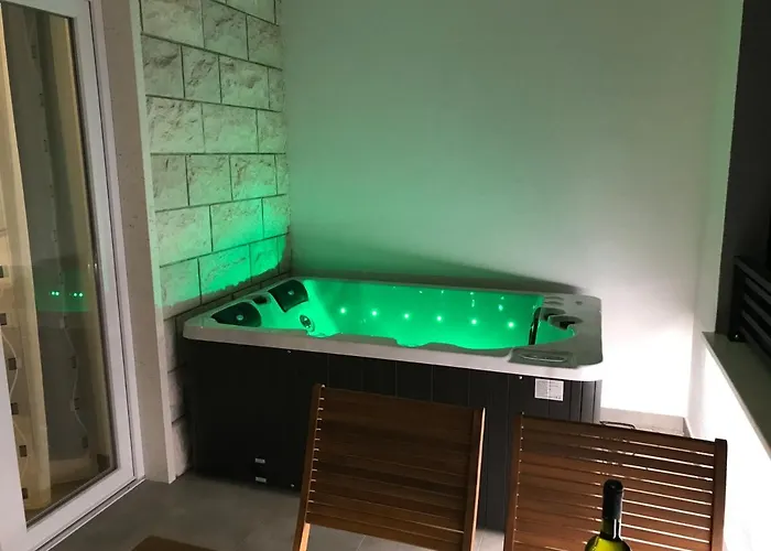 Tonkita With Jacuzzi Apartamento Makarska