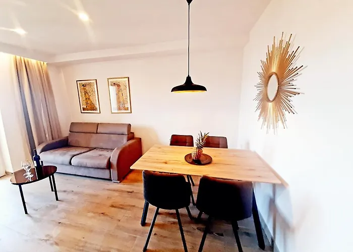 Tonkita With Jacuzzi 马卡尔斯卡