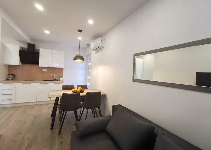 Tonkita With Jacuzzi * 马卡尔斯卡