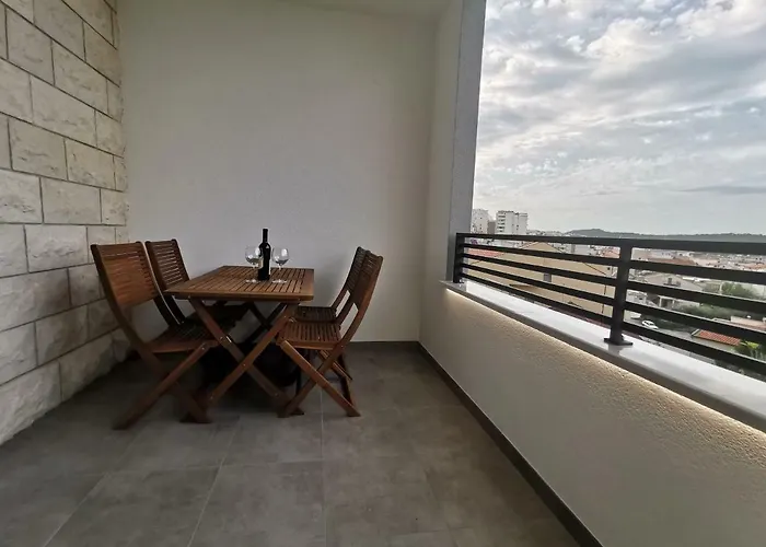 Tonkita With Jacuzzi * 马卡尔斯卡