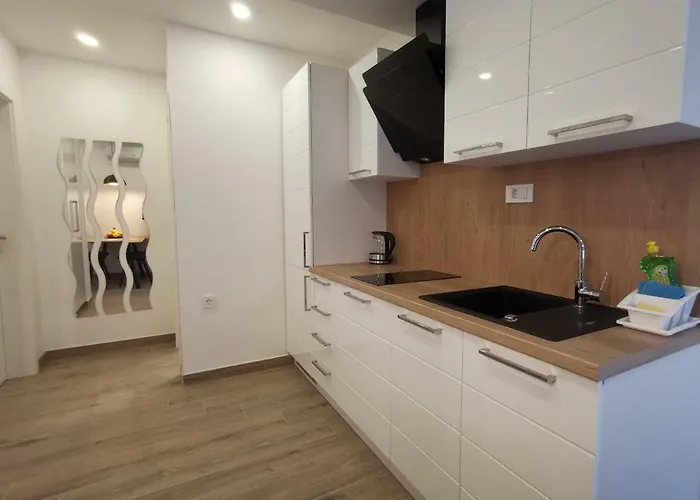 Tonkita With Jacuzzi * 马卡尔斯卡