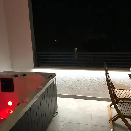 Tonkita With Jacuzzi