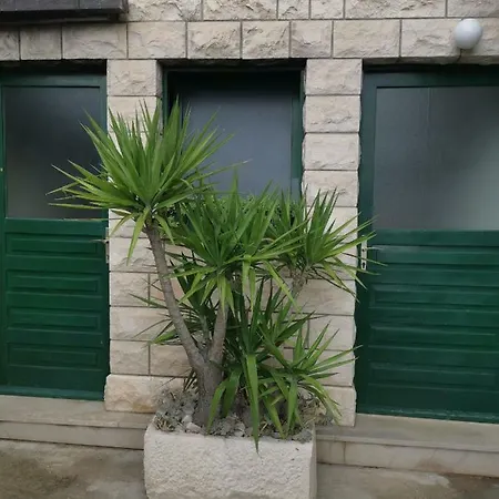 Tonkita With Jacuzzi Apartment Makarska